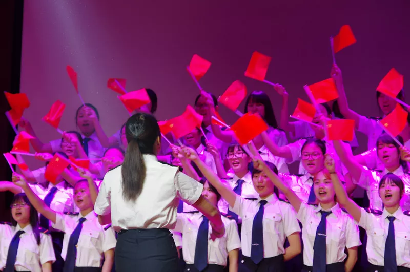 团支部成员参加红歌会红歌会