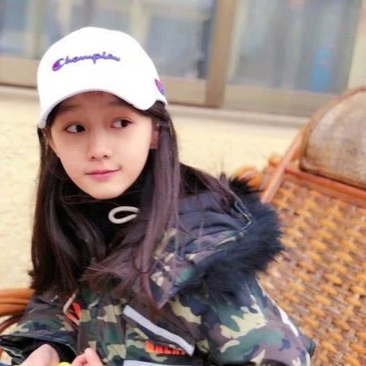赵薇10岁女儿近照曝光,美出高境界,网友:确定不是20岁?