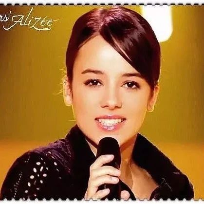 【音乐】你还记得当年那个叫 Alizee 的法国小美女吗?