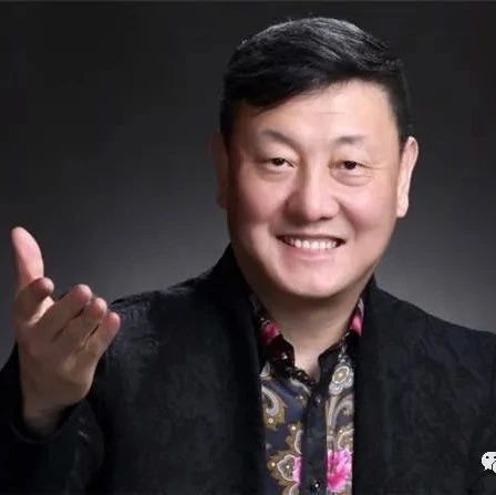 歌王”韩磊,混迹歌坛20几年始终0绯闻?看妻子是谁就知道了