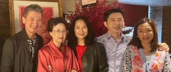 庾澄庆为母亲办90岁寿宴,妻子张嘉欣气质出众不输伊能静,婆媳罕见同框显幸福