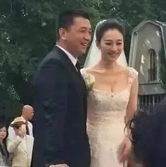 李小冉:39岁嫁给男闺蜜,5个亿随便花,如今婚姻状况如何?