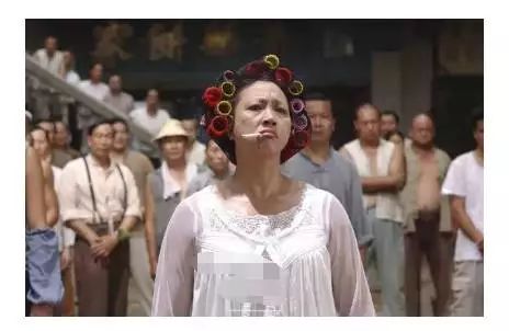 别再烫"大妈头"了,不仅丑,还老气,连明星都中枪了!