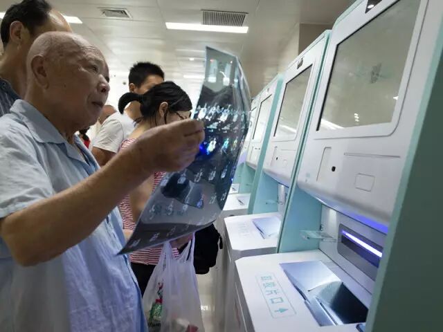 怎么自助取胶片医院智慧医院 ｜ 宜昌中心医院解锁新神器——胶片自助打印机_https://www.jmylbn.com_新闻资讯_第3张