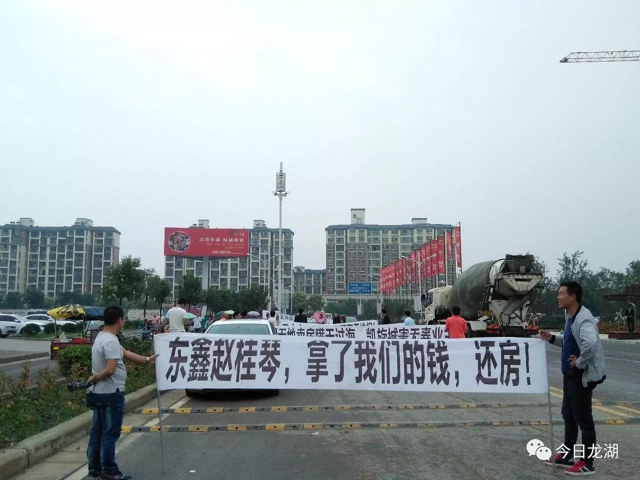还请你关注一下本公众号,大家一起努力打造一个属于咱们自己的正能量"