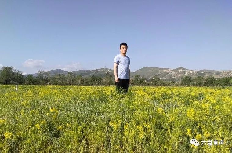 年仅26岁的杨小杰,2014年9月参加工作,现任固原市原州区中河乡团委副图片
