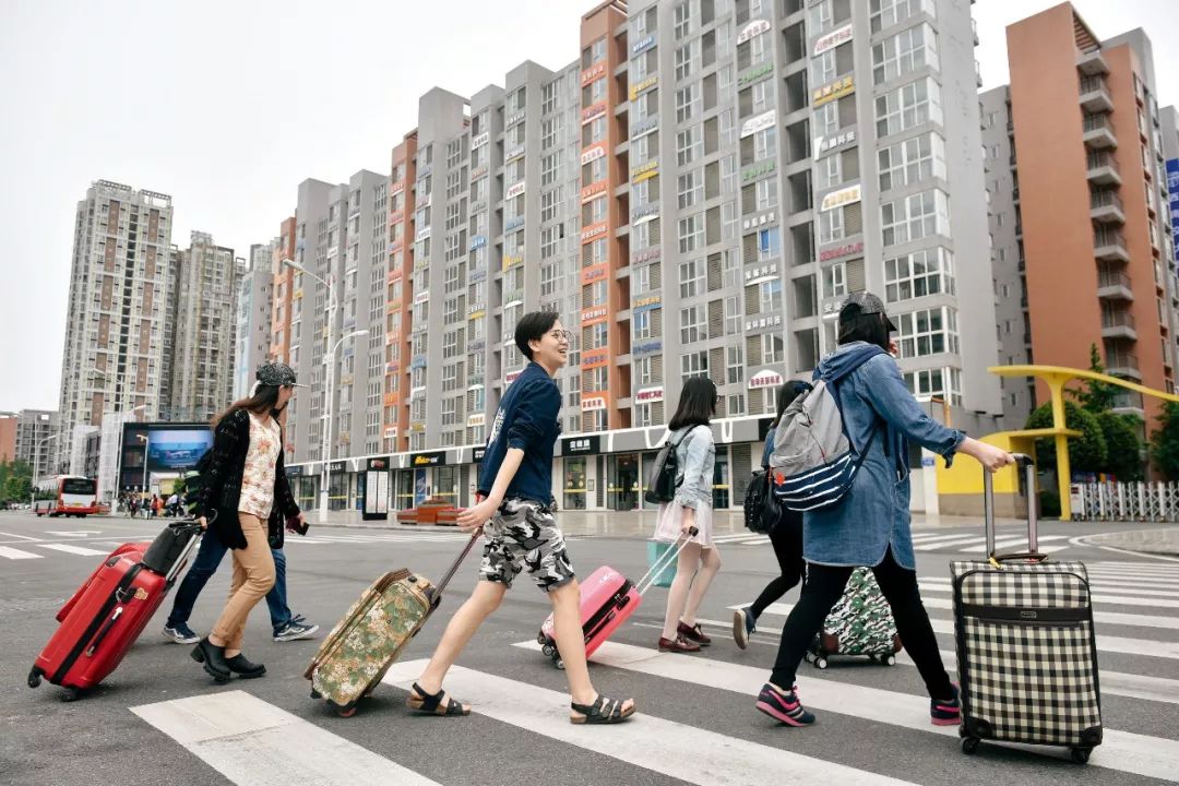 二线城市抢人,你要逃离北上广?