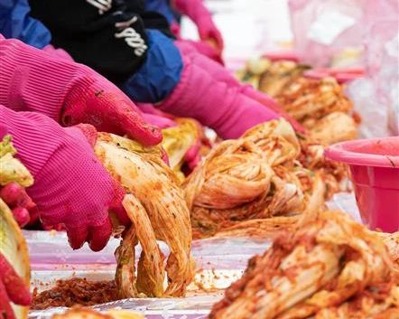 韩国一泡菜厂20人集体感染，40吨泡菜已流向市场