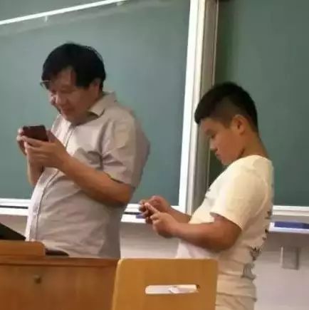 十岁男生在复旦大学旁听加老师微信,其母强调他不是“神童”