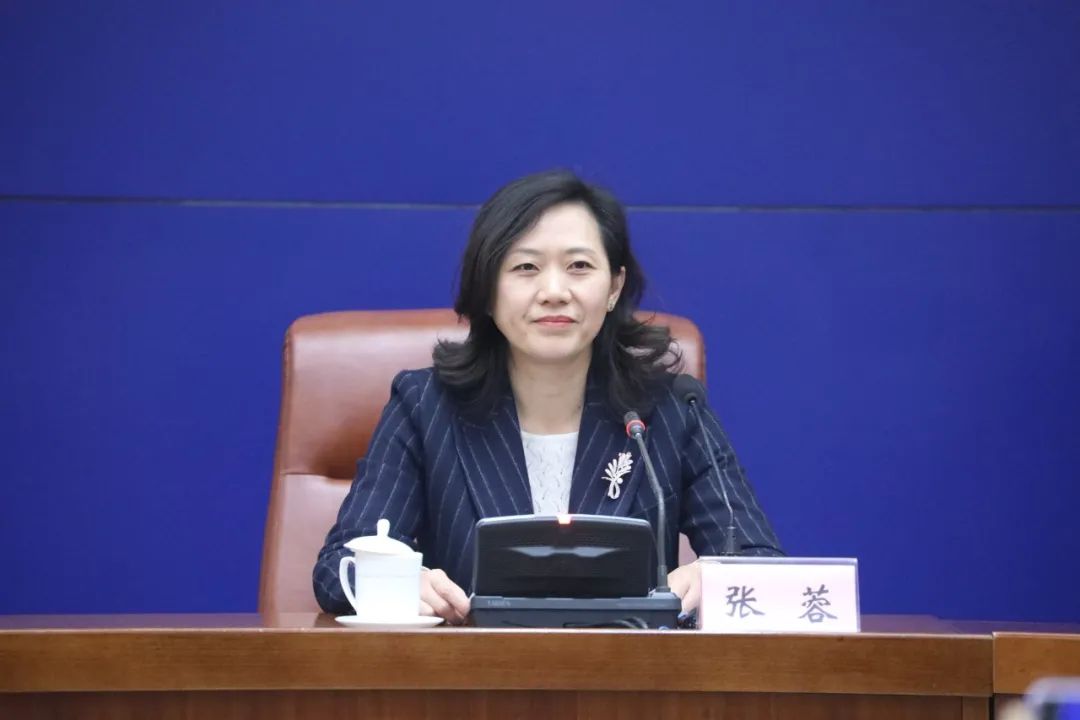 发布会上,济南市人民政府副秘书长张蓉介绍了《关于保障企业稳岗稳产