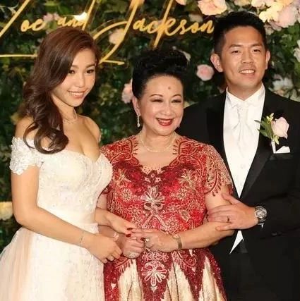 薛家燕儿子大婚,婚礼一天花费300万送两千万豪宅!