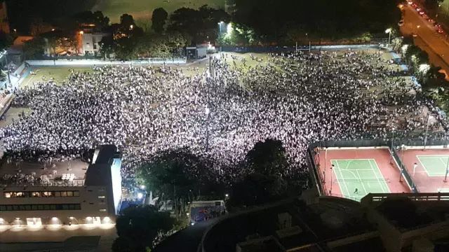 3.3万香港警察愤怒了!争公义、还法治,旺角燃起“烛光之海”