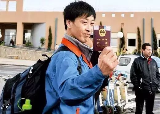 《战狼2》：中国护照不一定能带你去世界任何地方，但能把你从任何地方接回家！ - 5