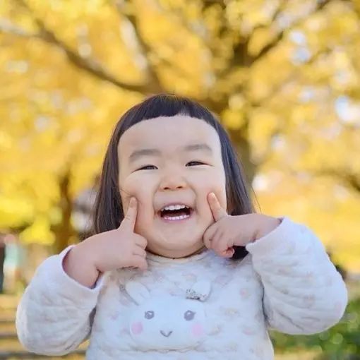 日本四岁小女孩凭借她的"丑萌"火遍全世界,你就是我想要的傻丫头