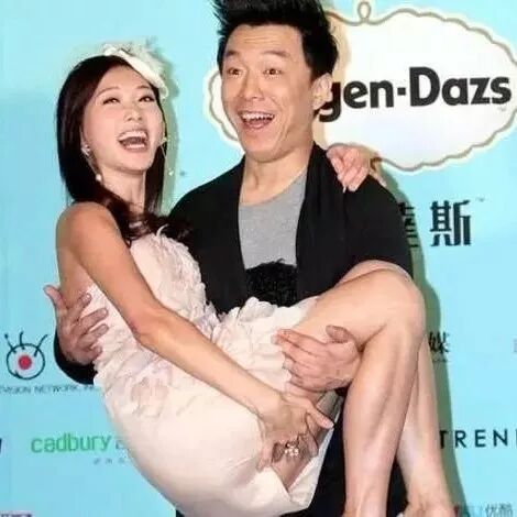 5位女星被抱起,林志玲吃哑巴亏,baby吓得大喊,热巴才是真尴尬