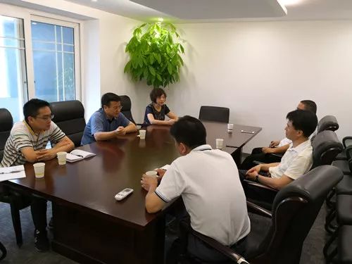 7月12日,黄庆忠一行拜访了国家食品药品监督管理总局南方医药经济