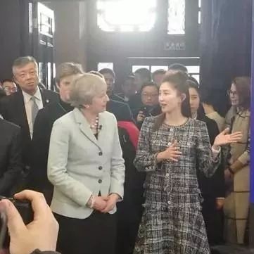 江疏影的英语太厉害了吧!竟然去给英国首相做翻译?