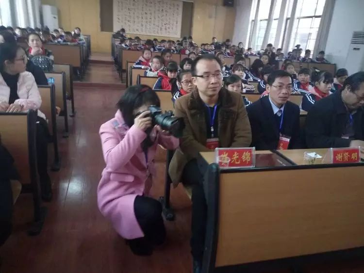 明德小学书法教育分院执行院长何登虎.