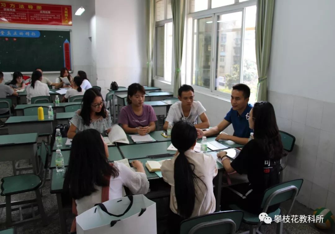 上面两幅学员是导师数研修科组小组下到照片v学员小学学学的场景.的事小学二三400图片