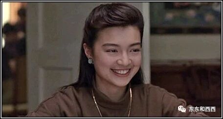 她才是迪士尼第一个花木兰，比刘亦菲早20年，但谁看得出她的年纪？