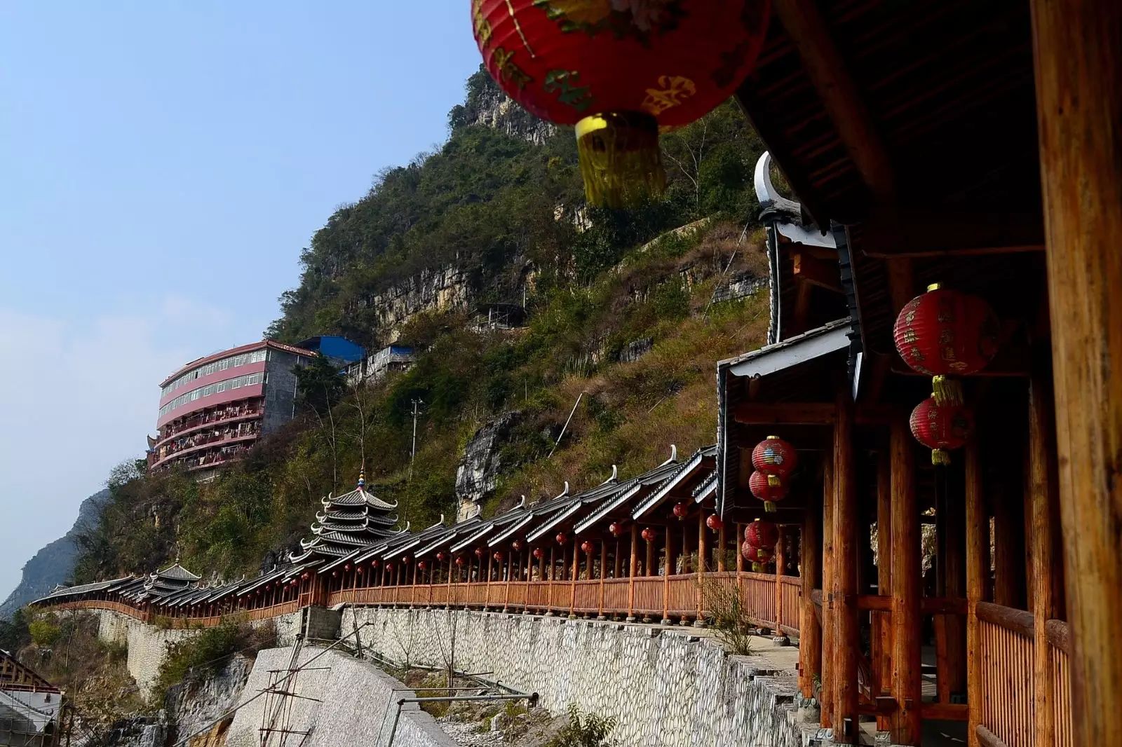 灵阳寺位于广西马山县古零镇,是马山县重点文物保护单位.