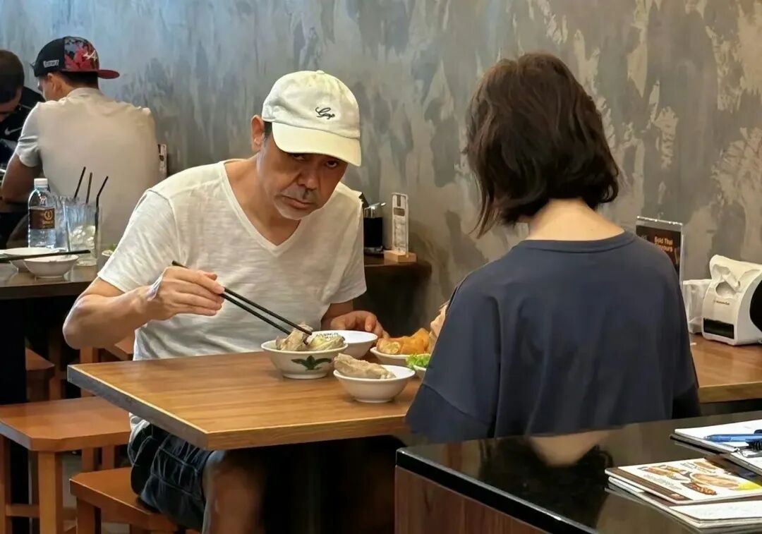 劉青雲與郭藹明生活低調又貼地。(小紅書)