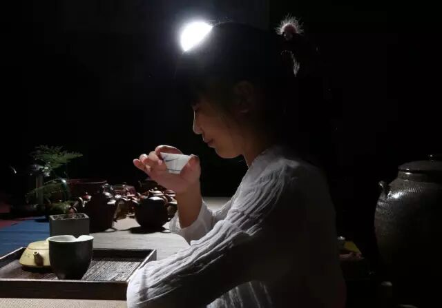 喝茶本是一件身心愉悦的事情,尽管一个人喝茶,也能感受到那种静谧和
