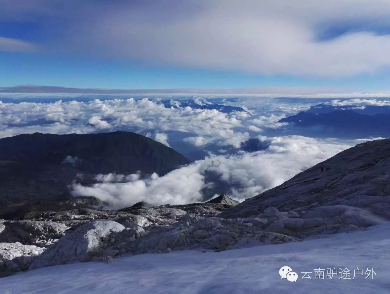 第1天 丽江 虎跳峡 哈巴村(2680m 哈巴雪山(海拔5396米)位于