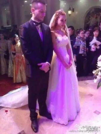 拜金女 杀亲夫…非诚虽停了,女嘉宾的梗却说不完