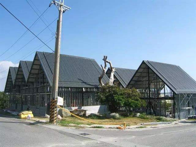 让建筑流光溢彩的金属屋面