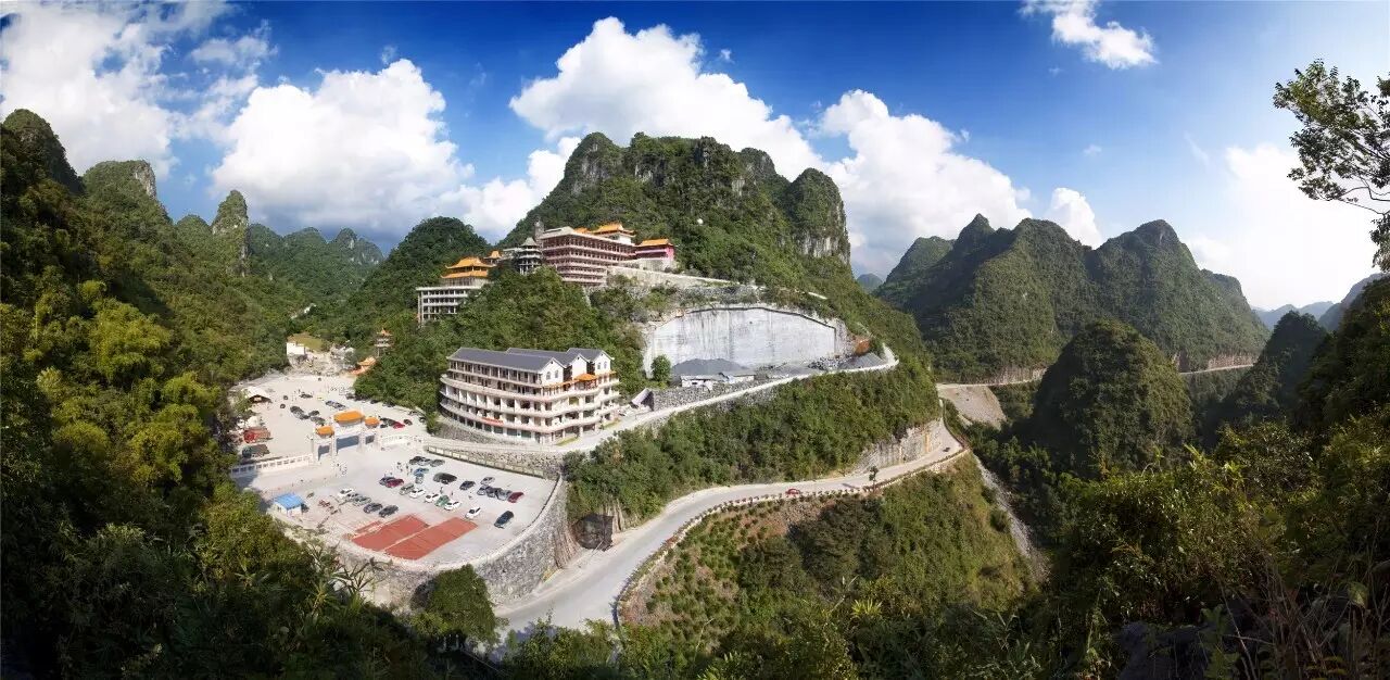 弄拉景区,古寨瑶族乡,椿草地,月亮湖,金银花公园,黑山羊文化生态园