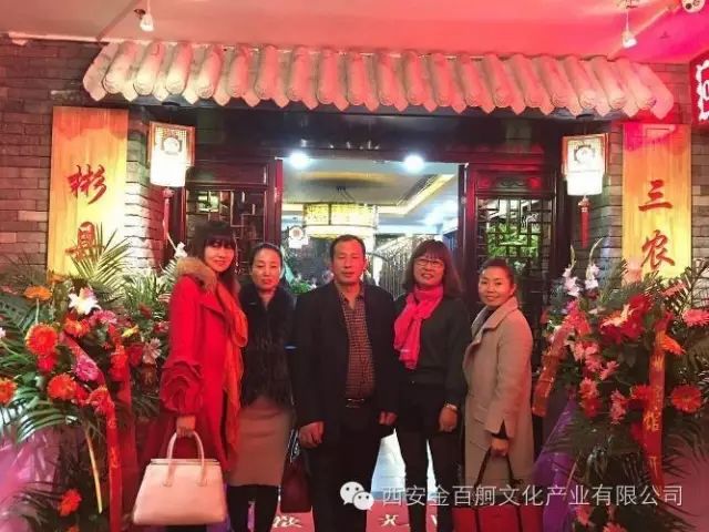 西安金百舸文化产业董事长曹亚玲女士(右二)