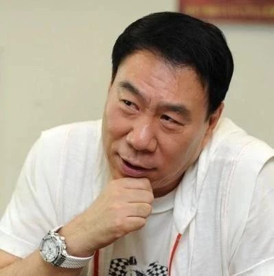 巩俐与他绝交,道德绑架张艺谋17年,张伟平终被告上法庭自讨苦吃