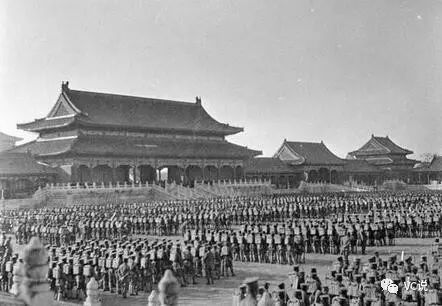 该国两次支持日本侵略中国， 最后却惨遭灭