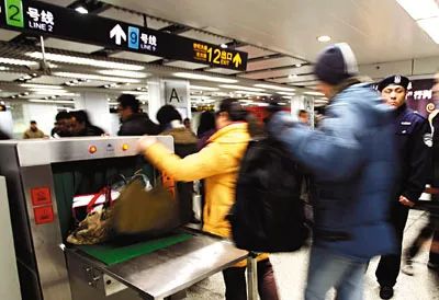 藏在魔都地铁里的35条「潜规则」!望2415万上海人熟知