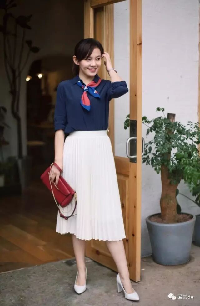 红蓝配色_服装设计师专业配色色谱 服装时尚配色2400例_白红蓝配色