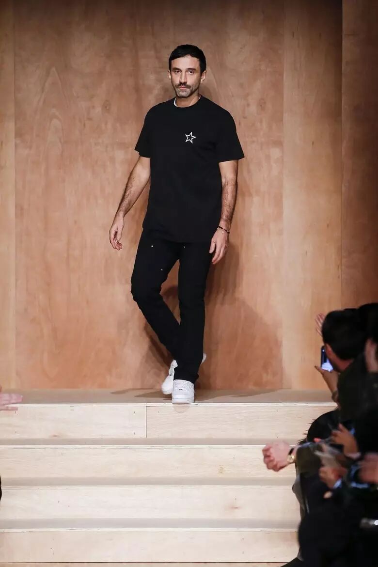 Riccardo Tisci入主Givenchy整整12年。是他带领Givenchy成了奢侈品界最“潮”的品牌。