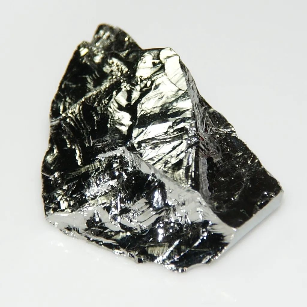 锗多晶 来源:wikipedia但锗属于稀有元素金属,锗矿石的分布非常分散