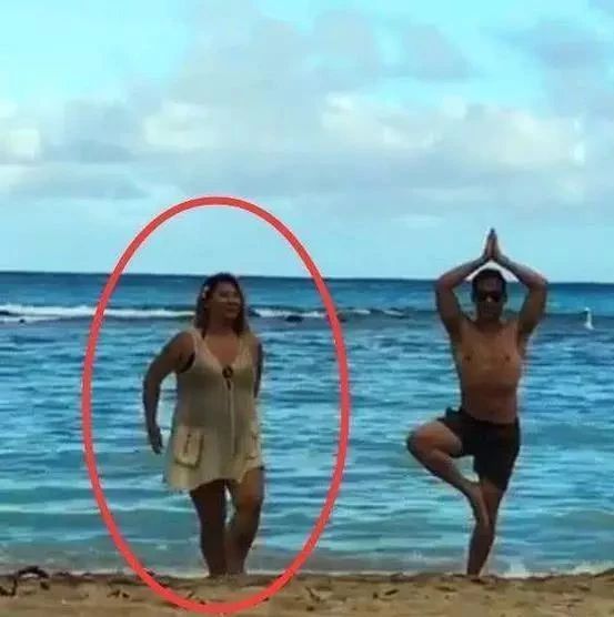 郑欣宜与男友海边练瑜伽,大方展现走样身材,爱情滋润下的幸福肥