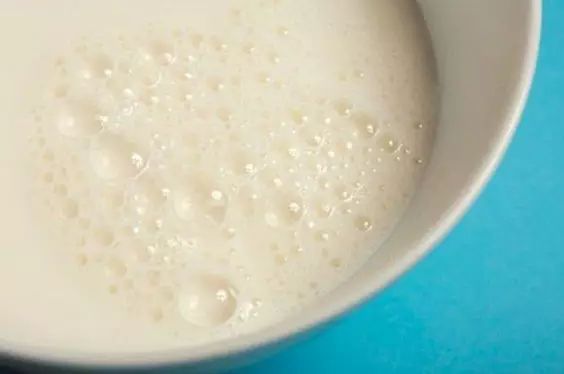 洗衣服時加點它，搓一下都不用，衣服立刻干凈如新！