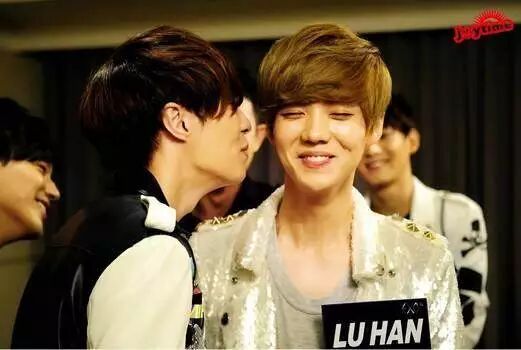 鹿晗黄子韬世纪破冰,有生之年活久见啊!其实韩归四子私下关系十分微妙&hellip;&hellip;