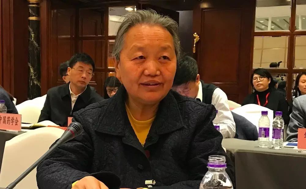 全国政协委员,西藏奇正藏药集团董事长 雷菊芳