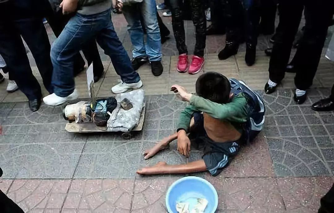 对于那群人渣,没啥好说的,也不想讲啥所谓的素质,只想