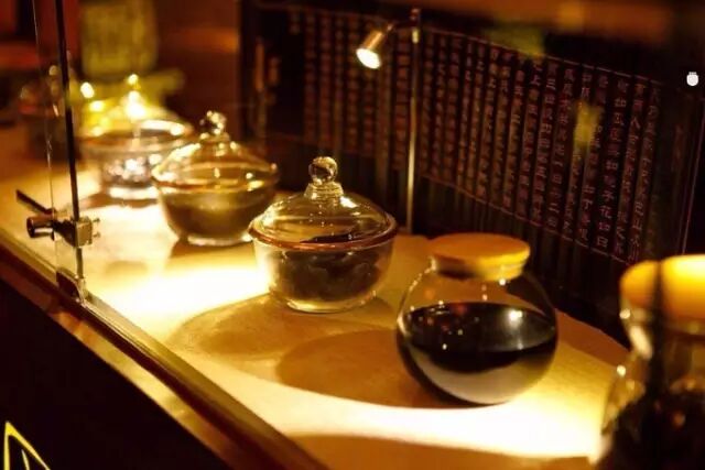 中年多喝黑茶，老年少去医院看病吃药！