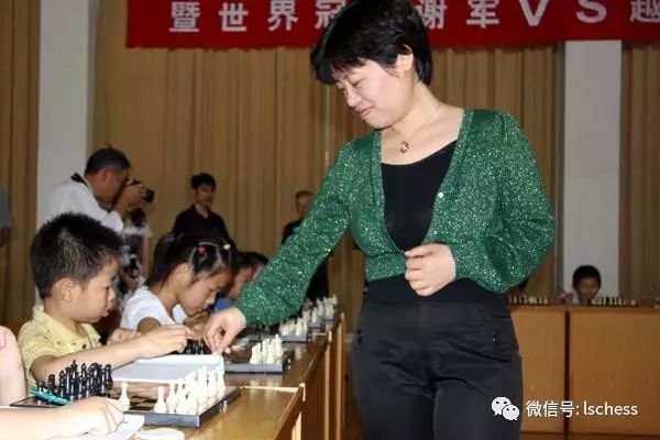 棋后谢军:小小棋子改变孩子一生