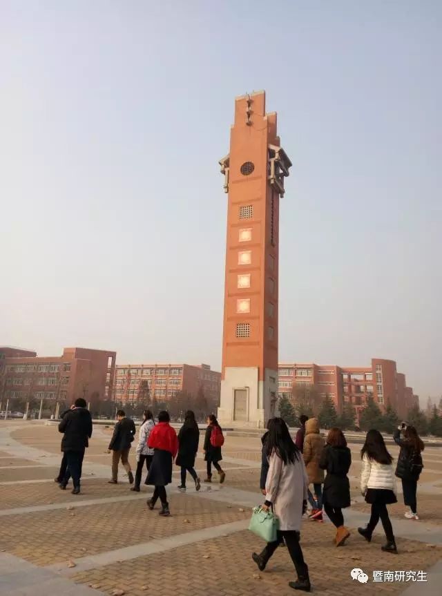 郑州大学极具特色的钟楼建筑