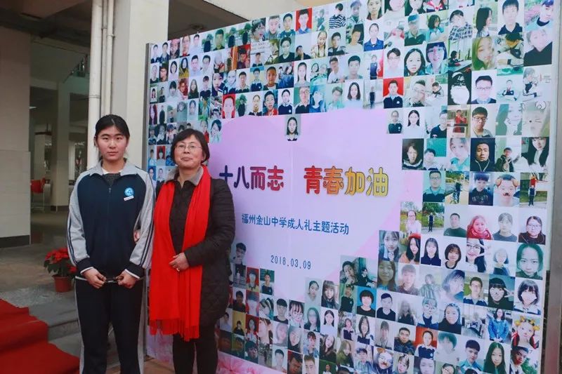 他们在学校领导,老师及家长代表的祝福声中迈入人生新阶段,并收获了