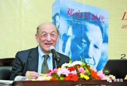 媒体对话美国学者:特朗普会把世界带沟里吗?