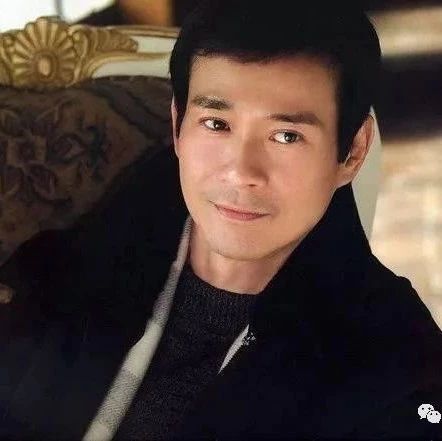 郑少秋女儿以胖出名,今31岁体重接近200斤,却还有着一张瓜子脸