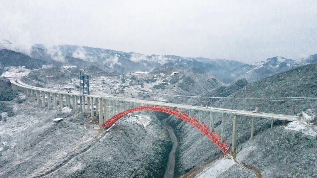 长桥缠玉带大发渠特大桥雪景美不胜收